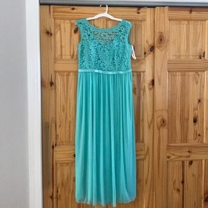 LONG BRIDESMAID DRESS WITH LACE BODICE F19328
